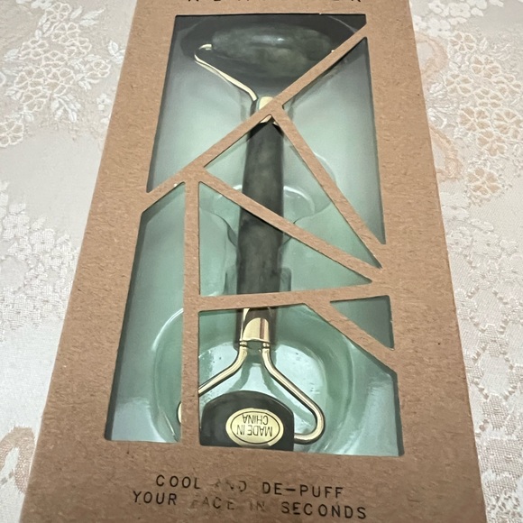 Jade Facial Roller - Picture 4 of 4